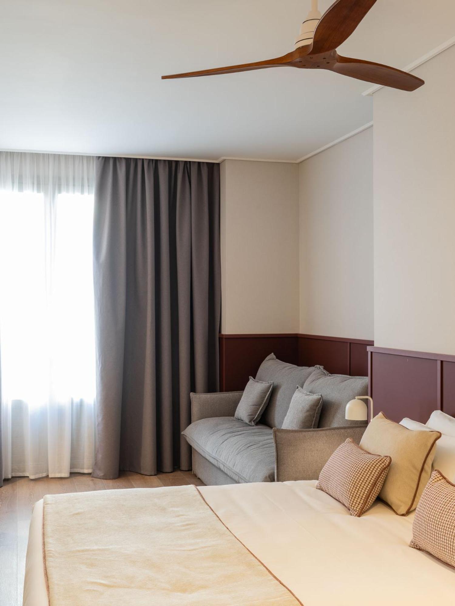 Hotel Well And Come Малага Экстерьер фото
