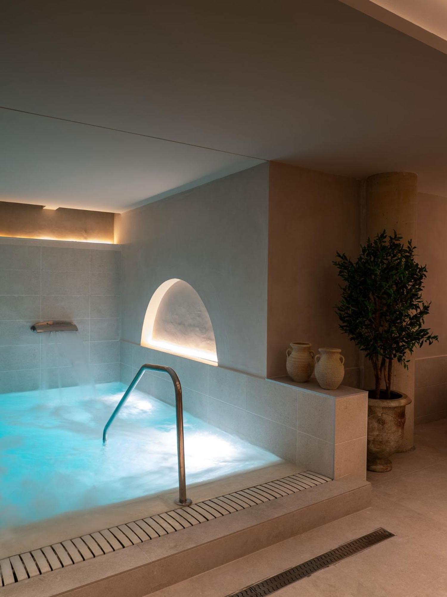 Hotel Well And Come Малага Экстерьер фото