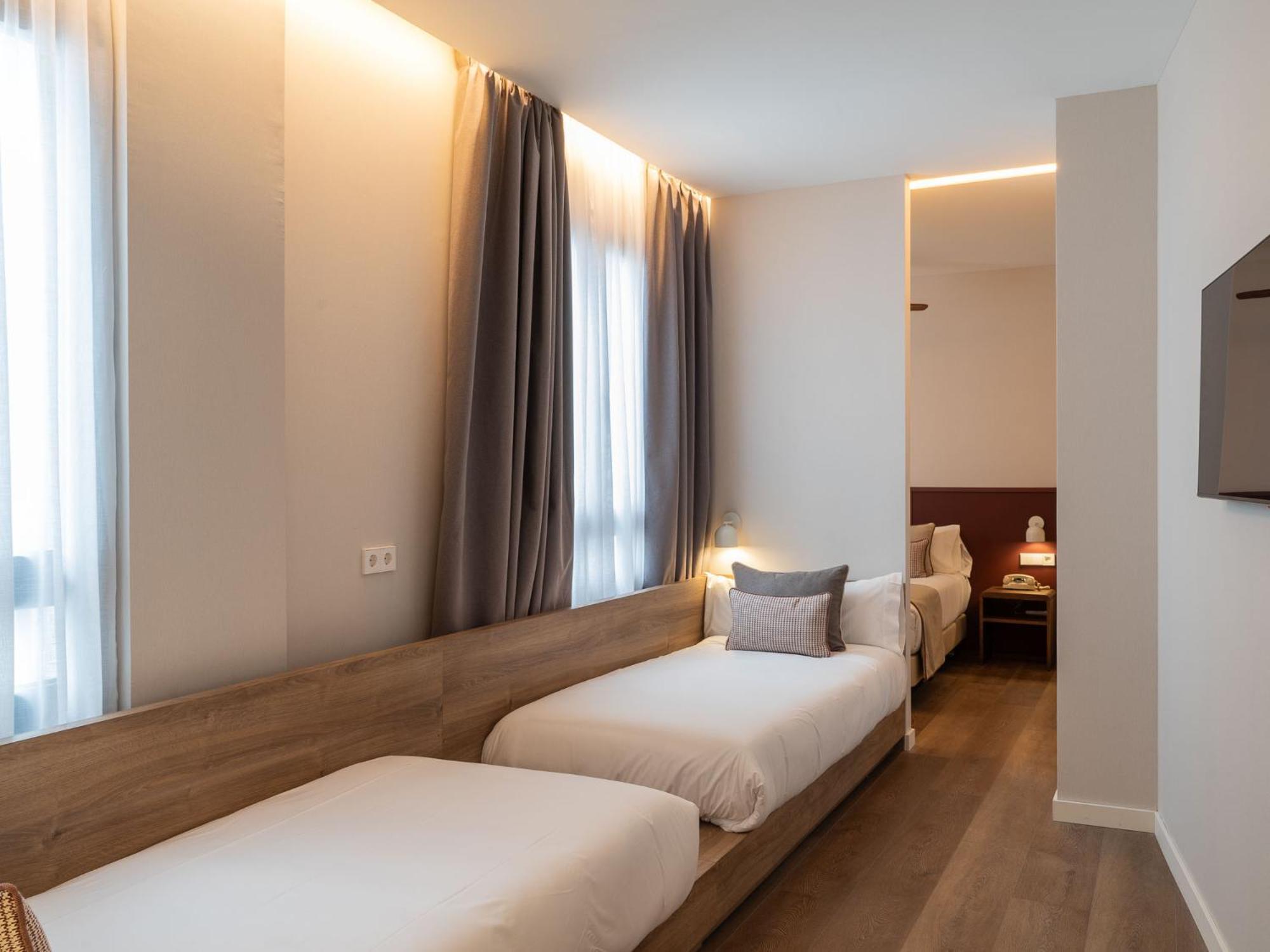 Hotel Well And Come Малага Номер фото
